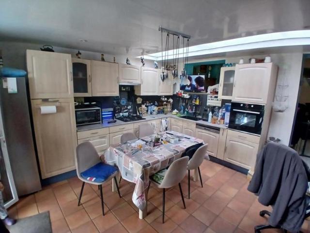 Maison mitoyenne 102 m2, 3 chambres, jardin et garage