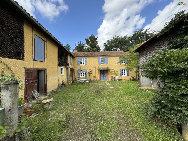 Maison, Mirande
