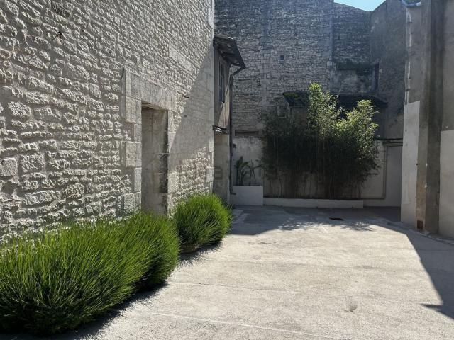 Maison, Mirebeau