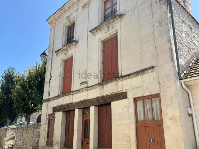 Maison, Mirebeau