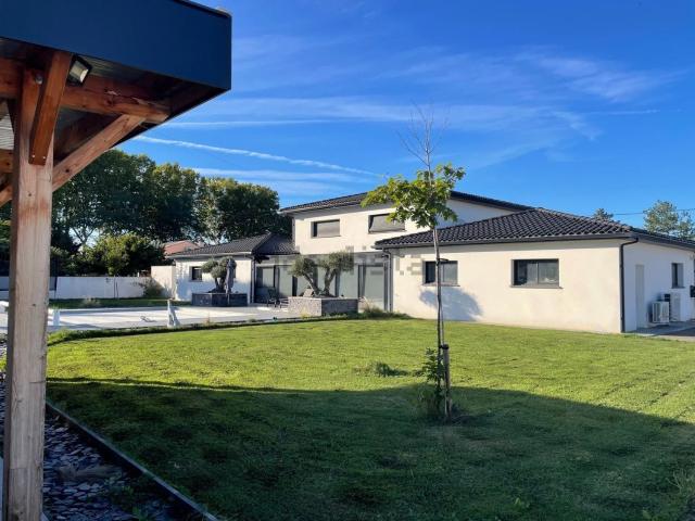Maison, Noé