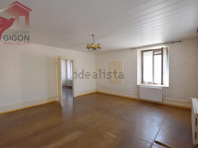 Maison, Nommay