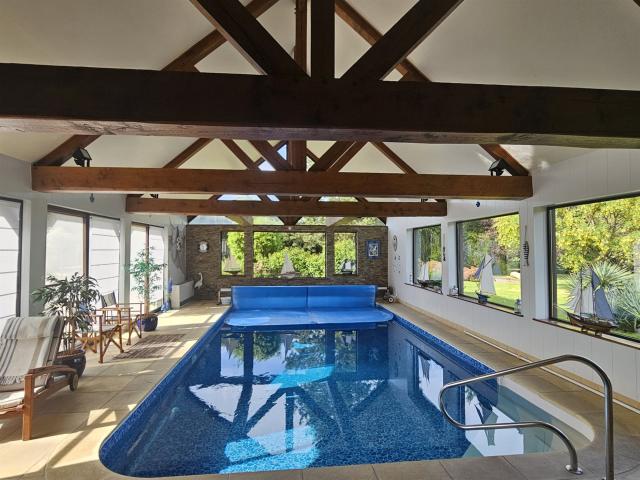 Maison Normande avec piscine intérieur à 35 minutes de la cô. 167m² Bernay