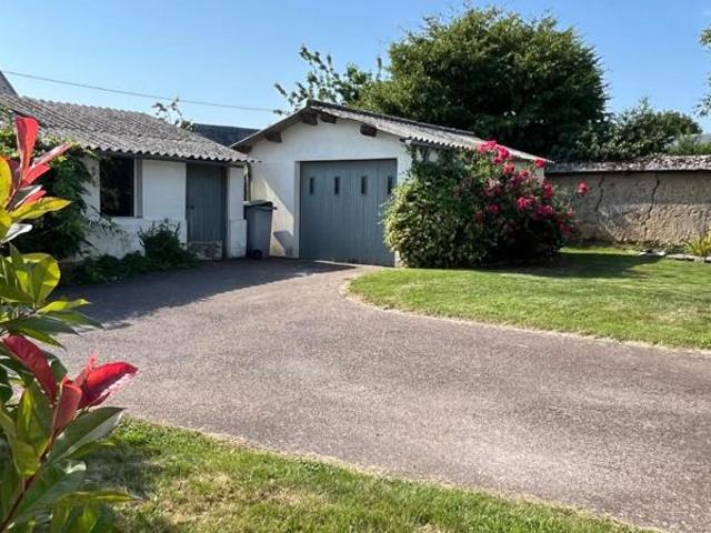 Maison normande de charme avec jardin clos, garage indépendant et pompe à chaleur à BOISSEY LE CH