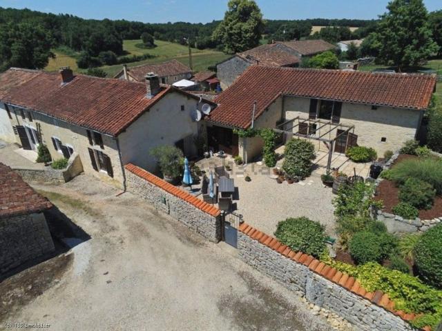 Maison, Nanteuil en Vallée
