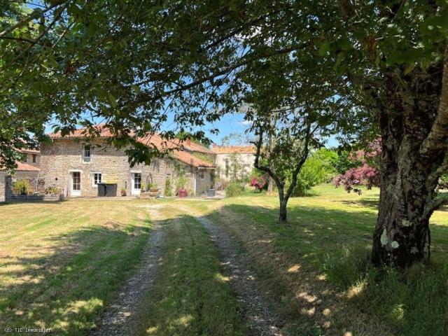 Maison, Nanteuil en Vallée