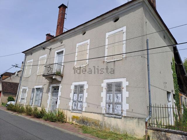 Maison, Nargis