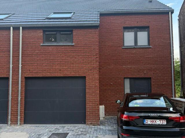 Maison neuve 3 chambres avec garage superbe vue à Amay