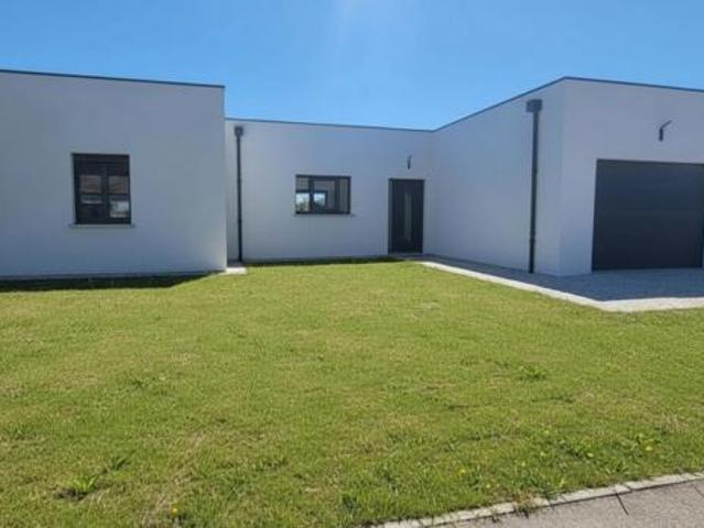 Maison neuve 4 ch avec terrasse et garage à Brax