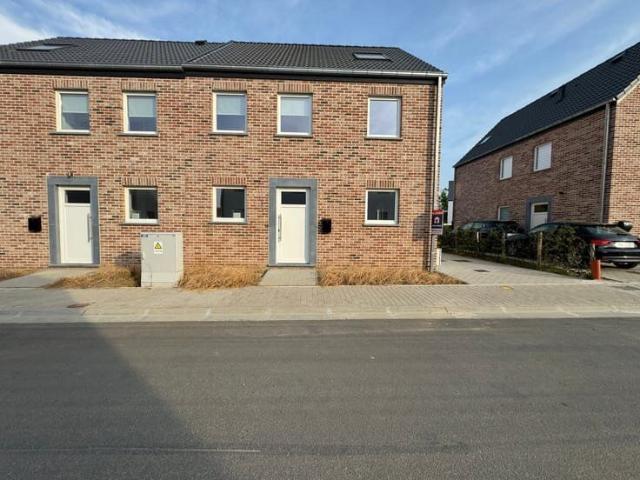 Maison neuve 4 chambres avec jardin !
