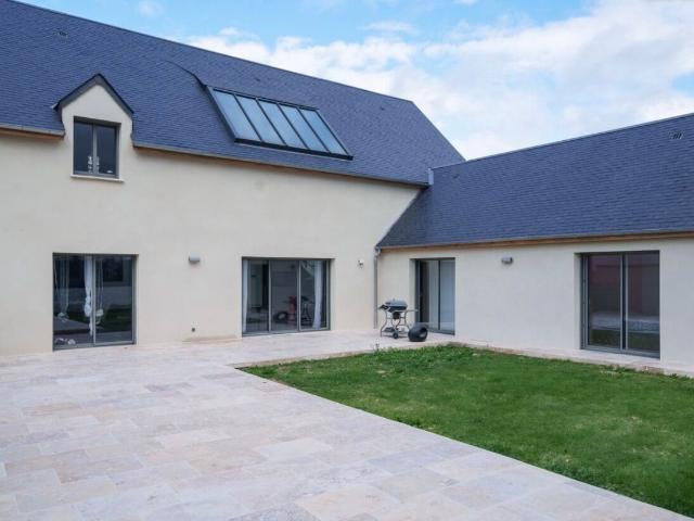 Maison neuve 8 pièces 243 m²