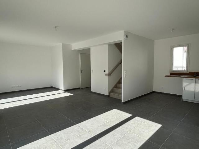 Maison neuve à louer à l’année, non meublée