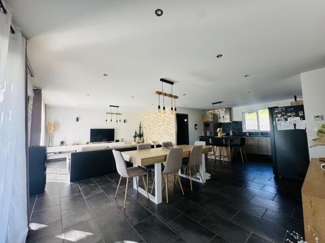 Maison neuve avec vue et prestations de qualité