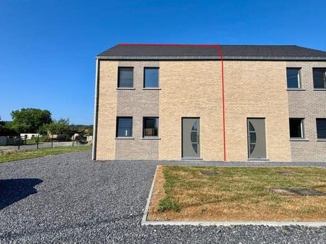Maison neuve avec panneaux photovoltaïques à Halma !