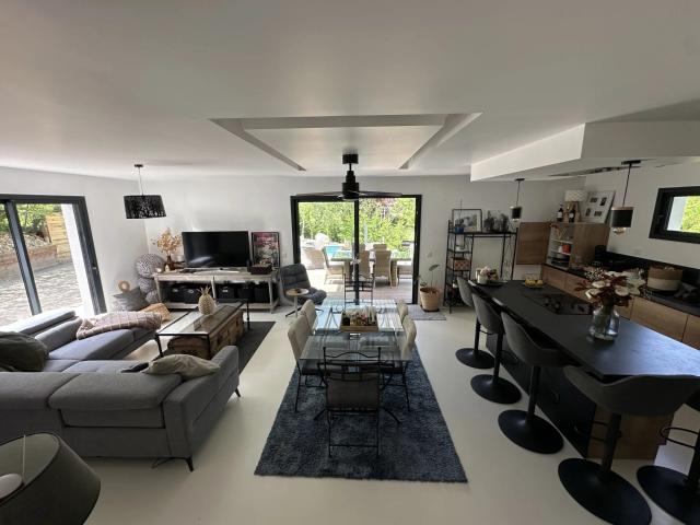 MAISON NEUVE AVEC PISCINE