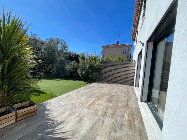 Maison neuve de 90m2 avec terrasse en location à Marseille 12