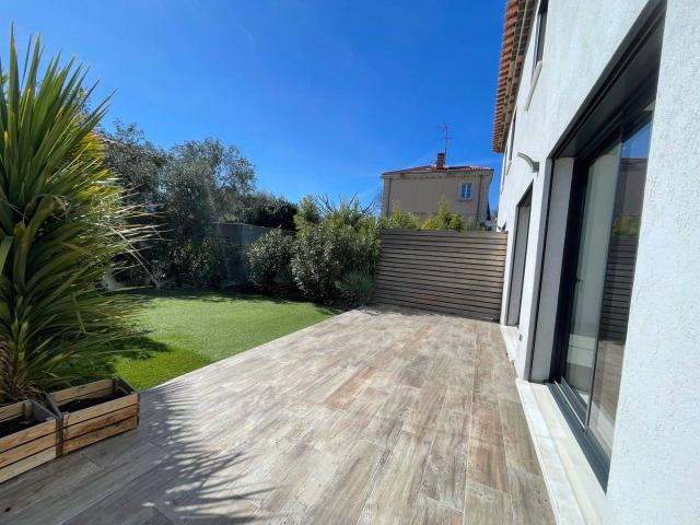 Maison neuve de 90m² avec terrasse en location à Marseille 12