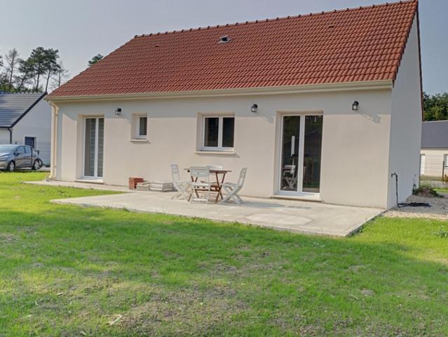 Maison neuve de plain pied à Jouy le Potier, proche centre b