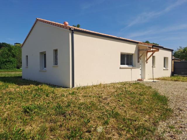 Maison neuve de plain pied avec jardin au calme à Montesquieu