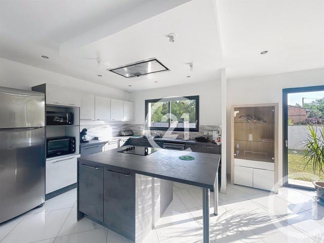 Maison Neuve De Plain Pied Avec Piscine 3 Chambres Hors Loti. 120m² Saint Sulpice