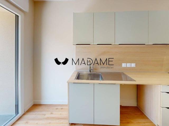 Maison neuve entièrement rénovée à louer Rare sur le march