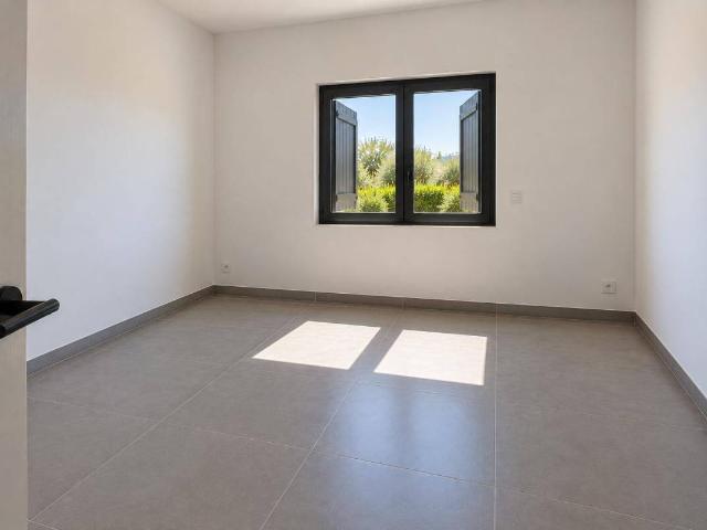 MAISON NEUVE NON MEUBLEE A LOUER A LAMBESC