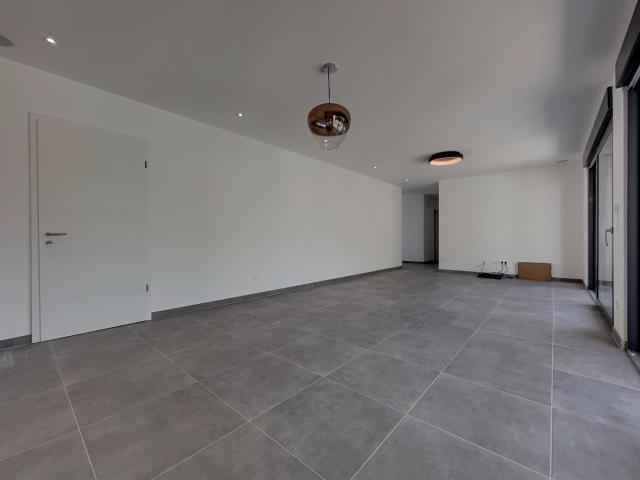 Maison neuve sur un terrain de 800m2 avec terrasse, dans le quartier de la Blies