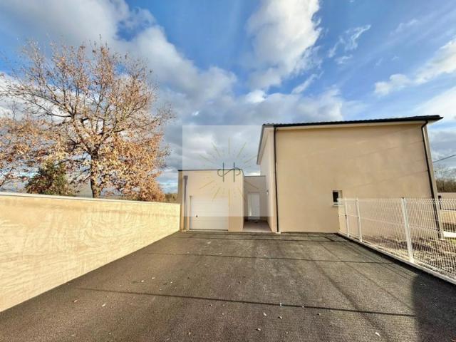 Maison neuve rare à la vente