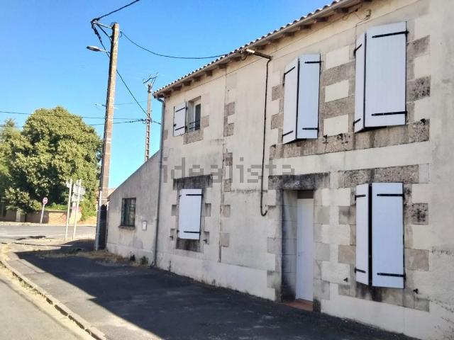 Maison, Neuville de Poitou