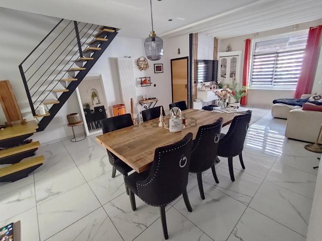 Maison, Neuville en Ferrain