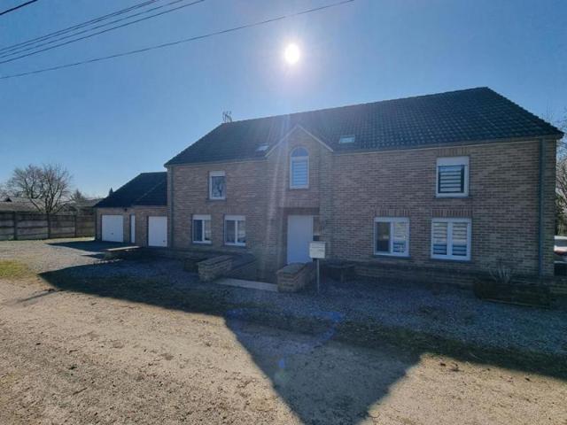 Maison Neuville Lez Beaulieu 8 pièce s 202 m2