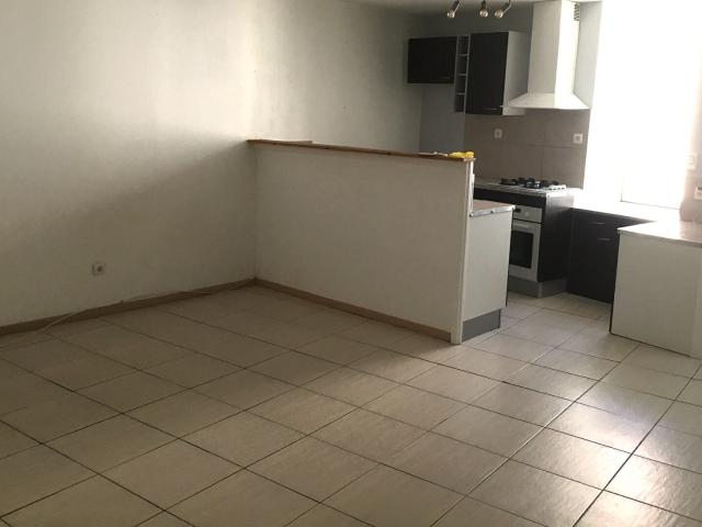 Maison Nevian 3 pièce s 90 m2