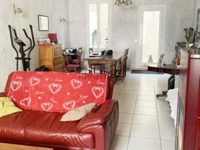Maison, Névian