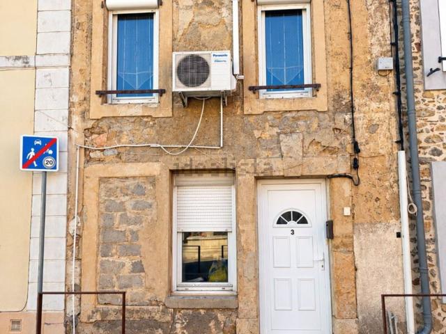 Maison, Névian