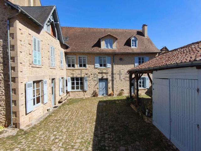 Maison, Nexon