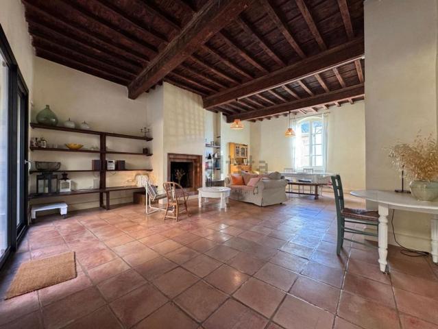 Maison, Nézignan l&apos Évêque