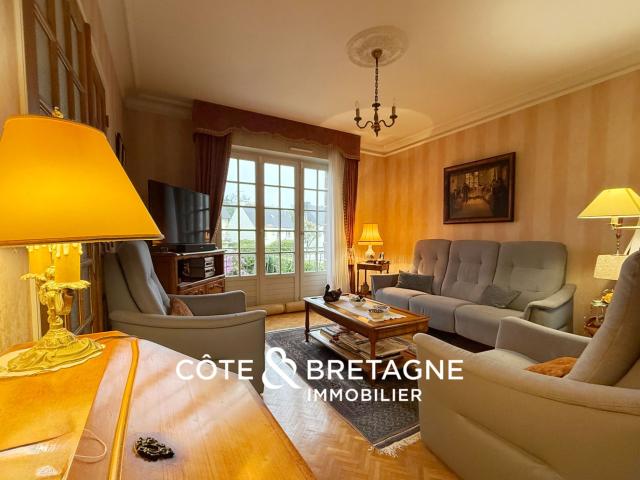 Maison néo bretonne 120 m2 à vendre à Trégueux 4 chambres, sous sol et jardin clos Ref: 202686