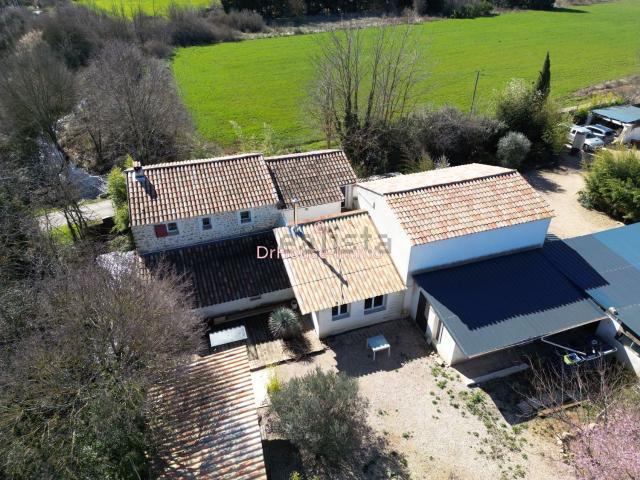 Maison, Néoules
