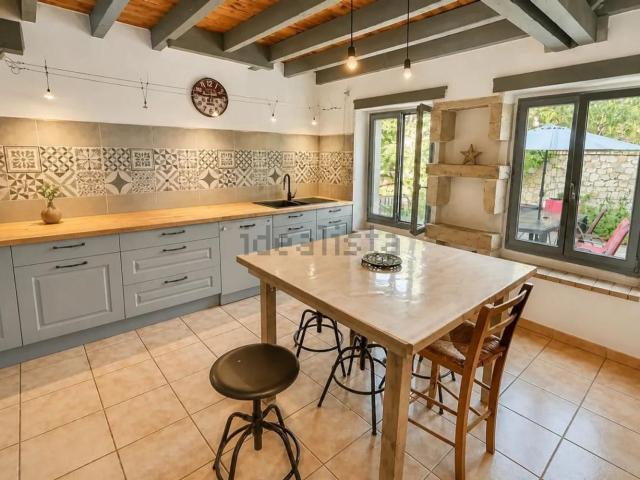 Maison, Nérondes