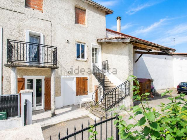 Maison, Niévroz