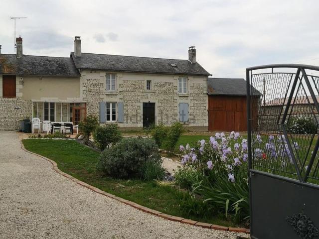 Maison, Nueil sous Faye