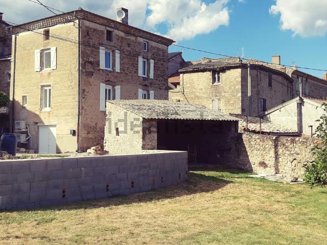 Maison, Savas