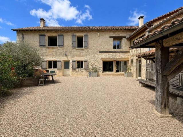 Maison, Savignac les Églises