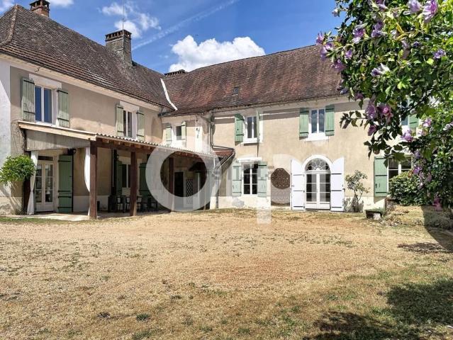 Maison, Savignac les Églises