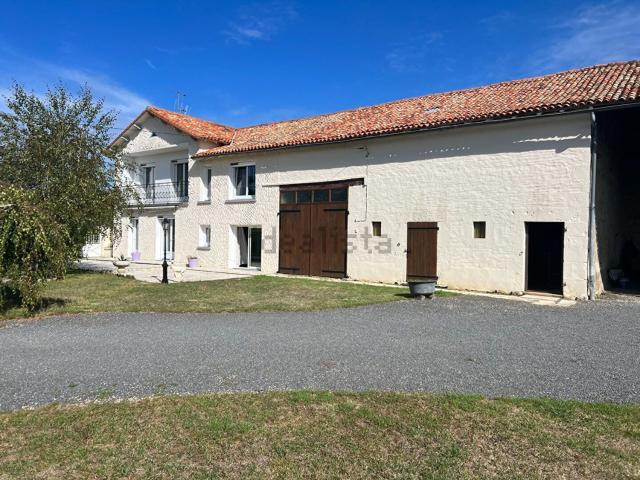 Maison, Savigné