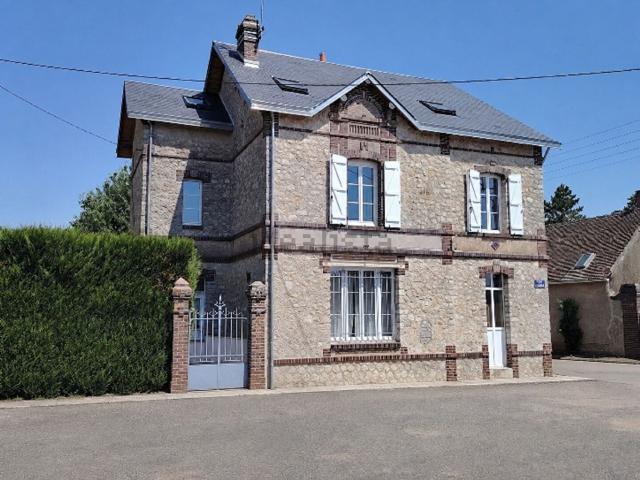 Maison, Savigny Lévescault