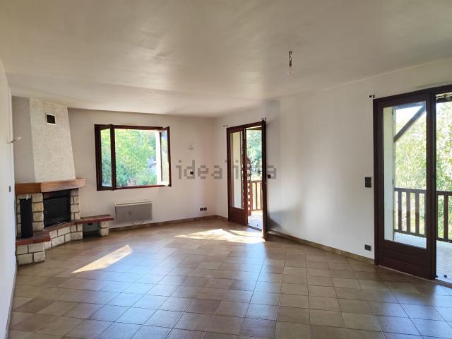 Maison, Sain Bel