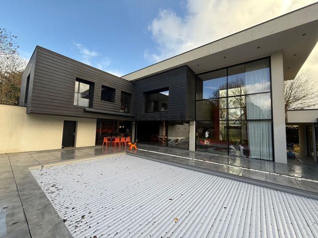 Maison, Saint Contest