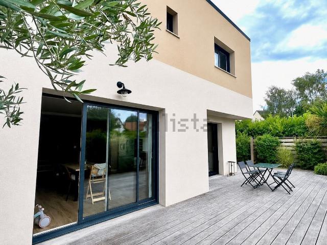 Maison, Saint Contest