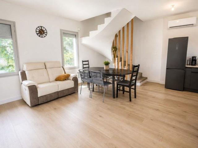 Maison, Saint Clair de la Tour